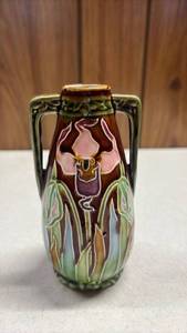 lot 184 image: Vintage Art Nouveau Majolica Bud Vase