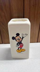lot 186 image: Vintage Disney Dixie Cup Dispenser