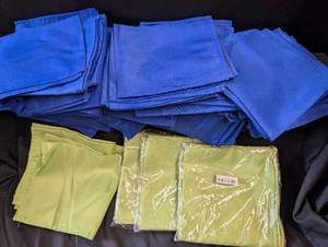 lot 108 image: Blue and Green cloth napkins