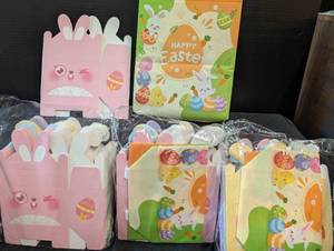 lot 118 image: Easter themed gift bags