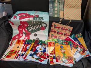 lot 120 image: Christmas Gift Bag lot