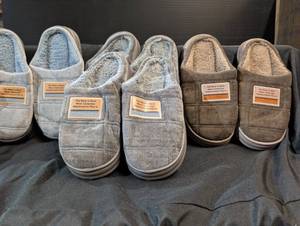 lot 130 image: Lot of 4 pairs of slippers