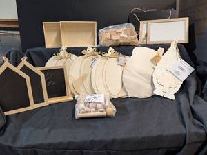 lot 132 image: &nbspLot of crafting wood items