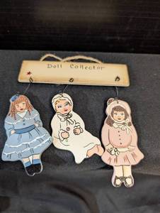 lot 143 image: Doll Collector