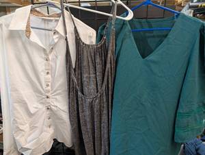 lot 186 image: Ladies Tops and Lounge gown