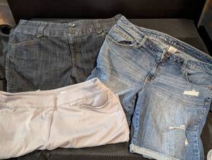 lot 197 image: Womens Shorts