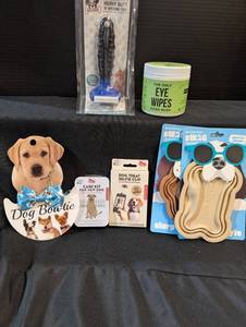 lot 198 image: Doggy gift set