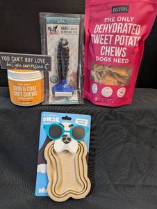 lot 206 image: Doggy Gift Lot
