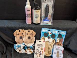 lot 208 image: Doggy Gift Set