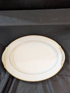 lot 220 image: white platter