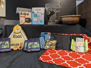 lot 223 image: Junk Drawer