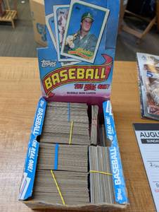 523 Baseball trading cards in Topps display case
