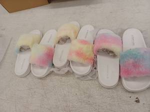 lot 19212 image: Portland Fuzzy Pastel Slide Slippers w Rainbow Fur Size 9, 3 Pack