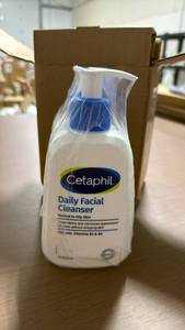 lot 69 image: Cetaphil Daily Facial Cleanser, Oily & Combination Skin, 8 fl oz, 3 ct - Retail $0