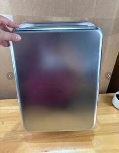 lot 92 image: Metal Rectangular Baking Pan with Lid - Retail $0