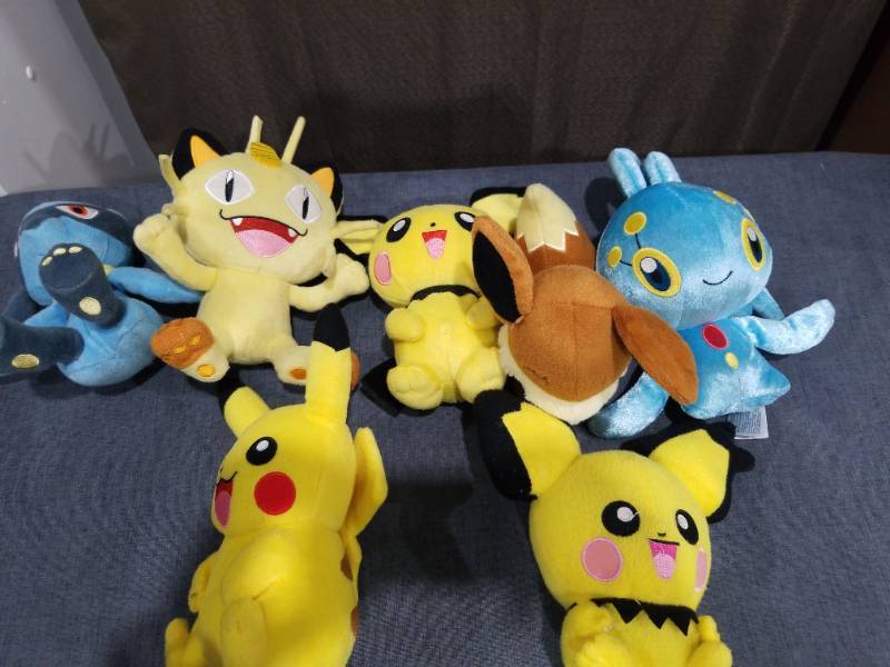 lot 1977 image: Pokemon Plush Figures Lot 6 Pikachu Meowth Togepi Piplup