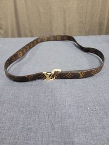 lot 1522 image: TRENDY FASHION BELT