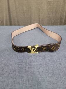 lot 1530 image: TRENDY FASHION BELT SIZE 44