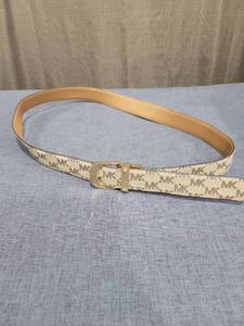 lot 1531 image: TRENDY FASHION BELT SIZE UNKNOWN