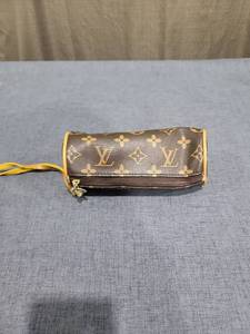 lot 1533 image: TRENDY FASHION COIN PURSE