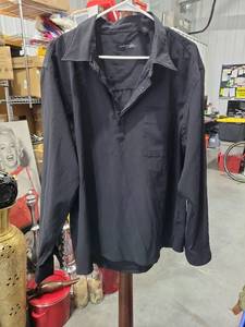 lot 1556 image: Kenneth Cole New York Black Pullover Shirt Size XL