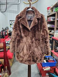 lot 1560 image: Tahari Womens Brown Coat Size  Large
