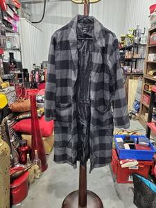 lot 1562 image: Forever 21 Plaid Shirt Jacket Black Gray Buffalo Check Size Medium