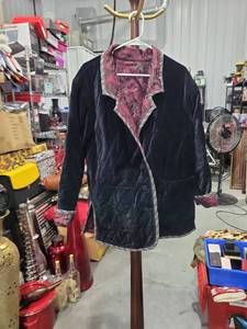 lot 1564 image: Koos of Course Black Quilted Blazer Size L