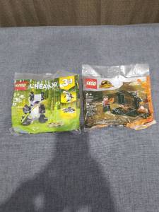 lot 1588 image: LEGO Creator 3-in-1 30641 and Jurassic World 30390 Dinosaur Market Polybag Lot