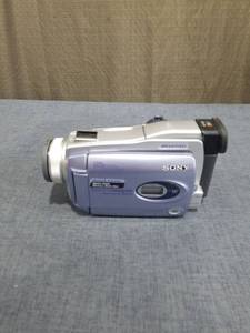 lot 1608 image: Sony DCR-TRV39 Digital Video Camera Recorder MiniDV No Battery Charger