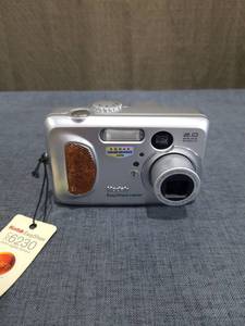 lot 1612 image: Kodak EasyShare CX6230 2.0 Megapixel Digital Camera Battery Cover Has A Crack See Pictures
