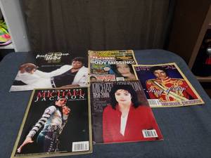 lot 1617 image: Michael Jackson Magazine and Publication Lot 5 Pieces