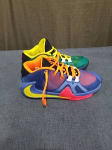lot 1669 image: Nike Freak  Big Kids Cu1486-800 Size 5.5Y