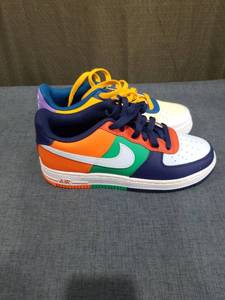 lot 1670 image: Nike Air Force 1 Low Boys Size 5.5Y Multicolor