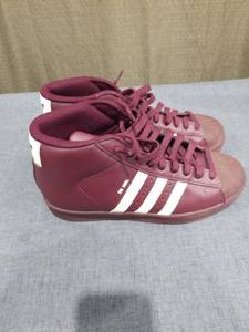lot 1679 image: Adidas High-Top Sneakers Burgundy White Stripes US 5.5 B39374