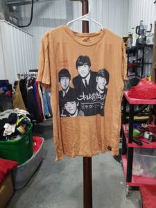 lot 1682 image: The Beatles Graphic T-Shirt Short Sleeve Crew Neck Peach Size Large