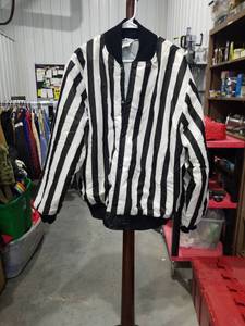 lot 1686 image: Cuff Keen Athletic Black White Striped Windbreaker Jacket Size L