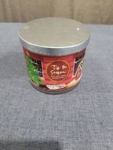 lot 1704 image: Bath And Body Works Tis The Season Candle 3 Wick Jar Christmas