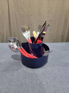 lot 1714 image: SET OF RED HANDLE SILVERWARE WITH CADDY
