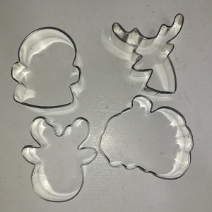 lot 45131 image: 4 HALLOWEEN COOKIE CUTTERS 4 EVERYDAY