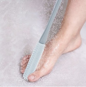 lot 45142 image: Toe Gap Cleaning Brush, Foot Back Scrubber in Shower, Long Handle Foot Brush, Foot Scrubber for Shower, No Bending to Remove The Dead Skin of The Feet, Exfoliating Brush for Men and Women (Grey)