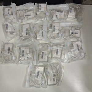 lot 45165 image: 17 C TO C Chargers with box