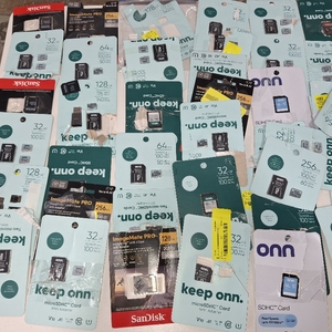 LOT OF 52 SDHC CARDS