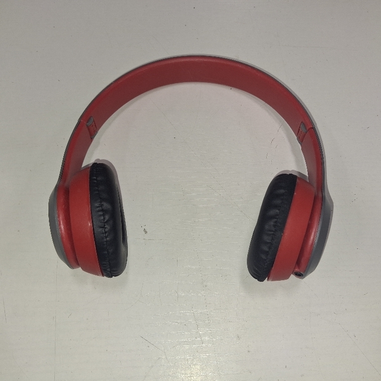 lot 10542 image: P47 Wireless Stereo Bluetooth Over the Ear Headphones WMicrophone - Green