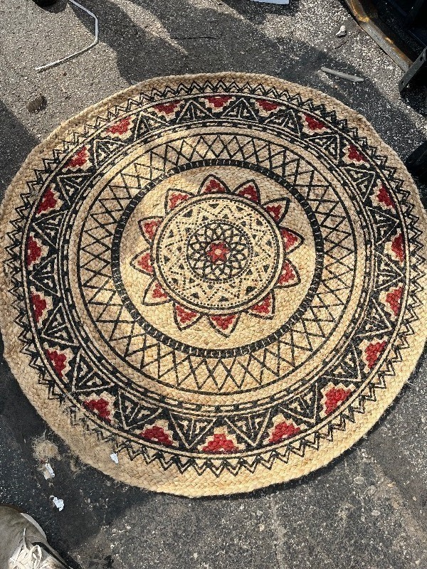 lot 532 image: BRAIDED Reversible Round RUG - Outdoor or Indoor Entry Way - 4 - design on one side