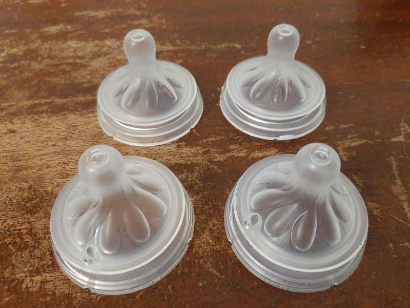 lot 37893 image: Philips Avent Natural Response Nipples - Extra Slow Flow - Flow 1 - 4pk - Retail $14