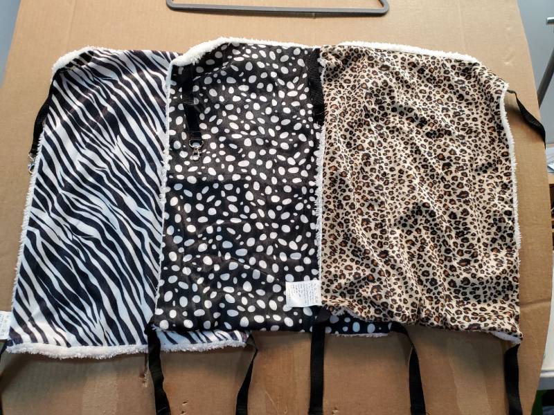 lot 38019 image: Animal Print Small Pet Hanging Pouches Set of 3 for Small Dogs - Retail $15