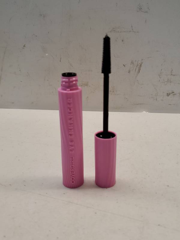 lot 17304 image: CoverGirl Eye Enhancer Mascara Wrap Max Motion Black 0.27 FL OZ 8 ML - Retail $6