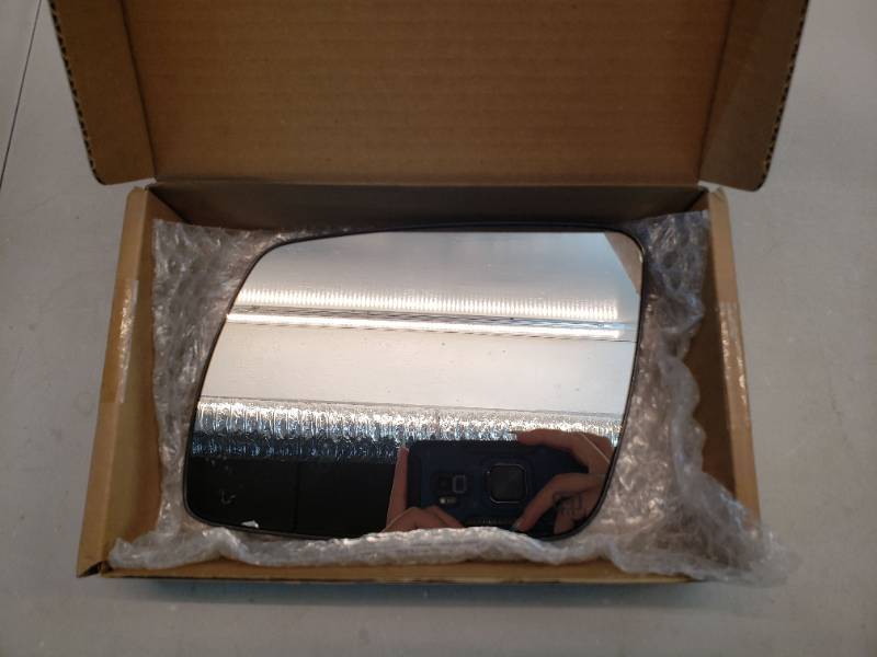 lot 27796 image: Car Rear View Mirror Glass Replacement Piece - Retail $50