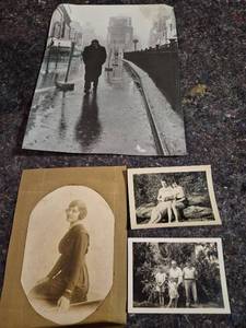 lot 31 image: Lot of 4 Black and White Photographs